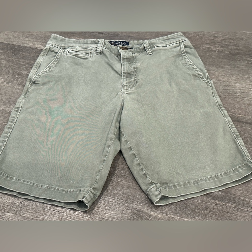 American Eagle Green Men’s Slim Active Flex Shorts size 30